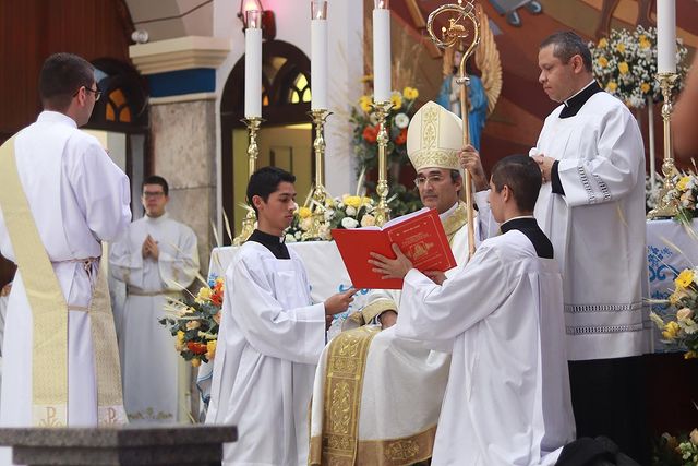Diocese de Anápolis ordena mais um novo padre para a Igreja Católica