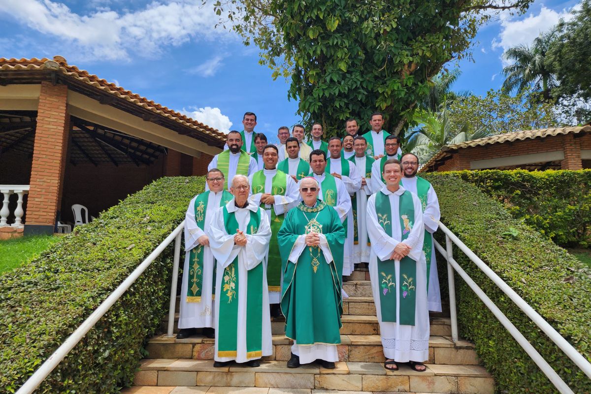 Clero jovem da Diocese de Anápolis se reúne