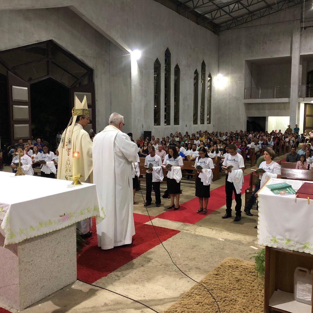 Paróquia Santa Maria Eterna celebra 64 anos e institui novos Ministros